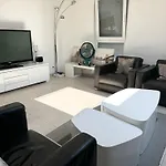 Bes,, Attique Neuf Avec Confort Apartment