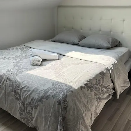 Bes,, Attique Neuf Avec Confort *