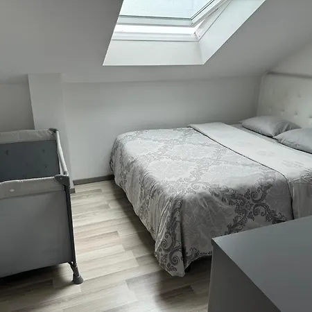 Bes,, Attique Neuf Avec Confort 아파트