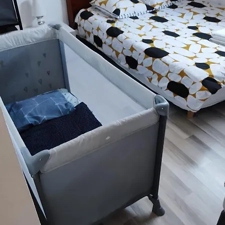 Bes,, Attique Neuf Avec Confort 아파트 *