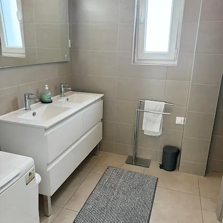 Apartment Bes,, Attique Neuf Avec Confort