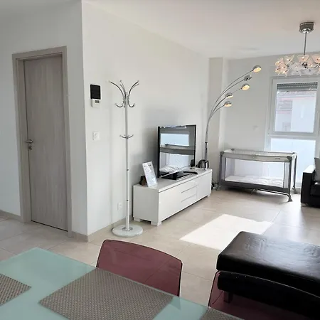 Bes Premium - 90 M2, Clim, Terrasse, Parking, Netflix Apartment