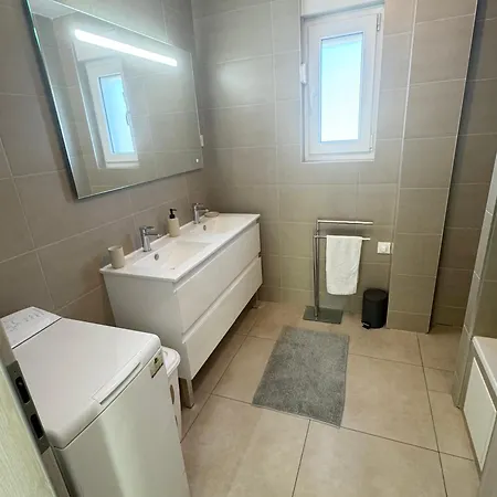 Bes Premium - 90 M2, Clim, Terrasse, Parking, Netflix Apartment *