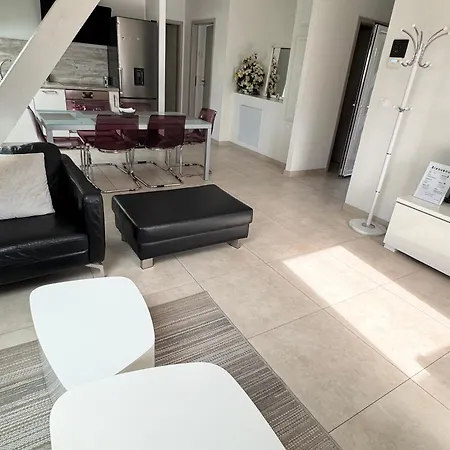 Bes,, Attique Neuf Avec Confort *