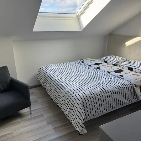 Bes,, Attique Neuf Avec Confort 아파트