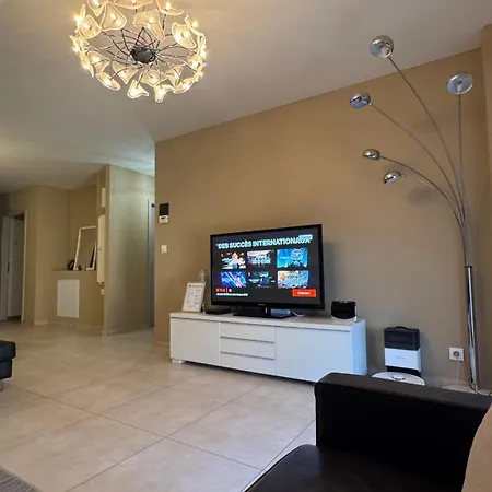 Bes Premium - 90 M2, Clim, Terrasse, Parking, Netflix Apartment