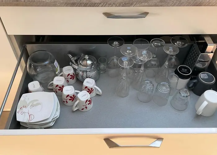 Bes,, Attique Neuf Avec Confort