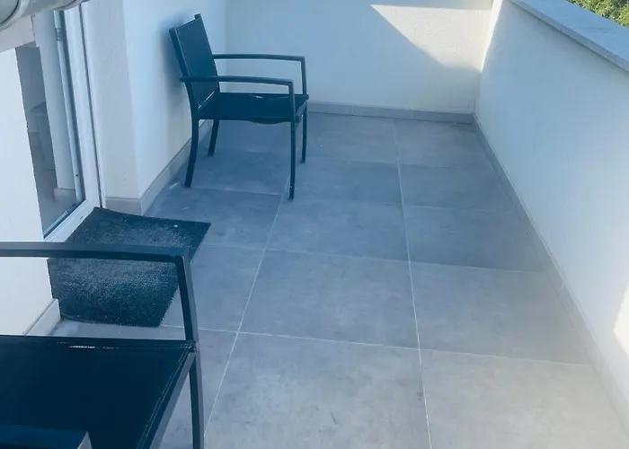 Bes,, Attique Neuf Avec Confort *