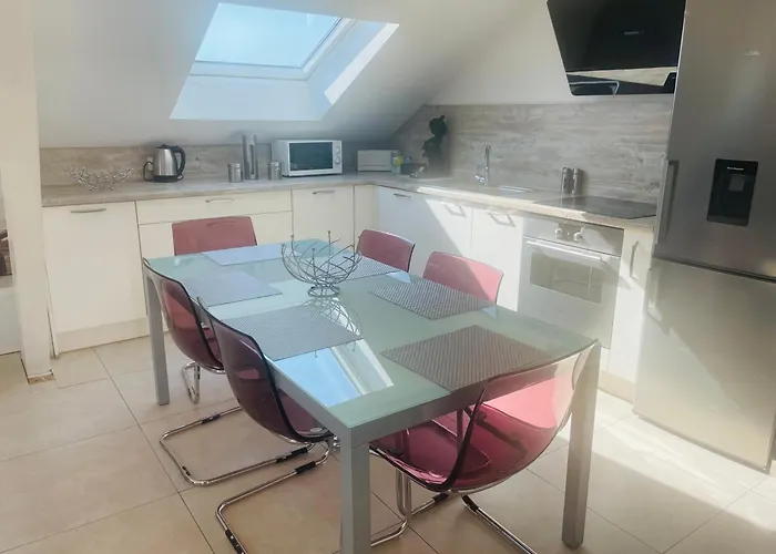 Bes,, Attique Neuf Avec Confort Apartamento