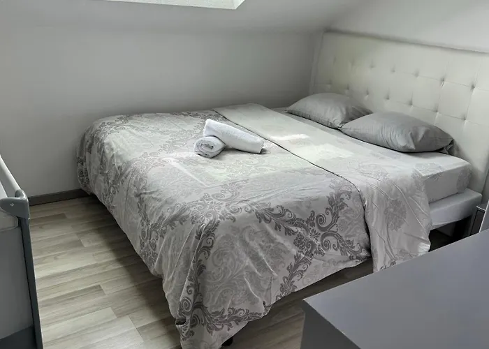 Bes,, Attique Neuf Avec Confort Apartamento *