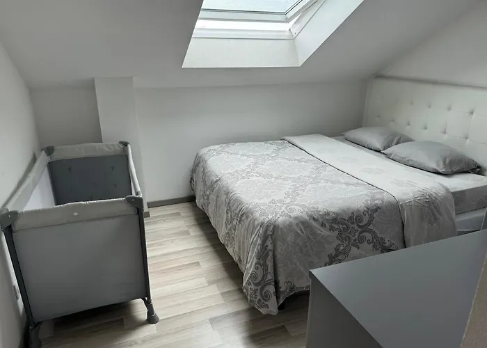 Bes,, Attique Neuf Avec Confort Apartamento