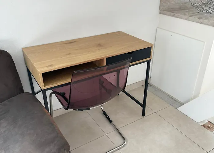 Bes,, Attique Neuf Avec Confort