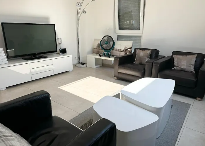 Bes,, Attique Neuf Avec Confort Apartamento