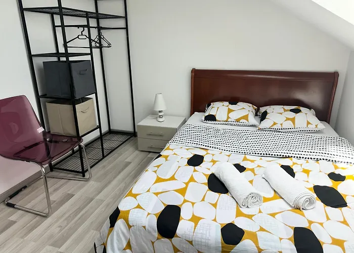 Bes,, Attique Neuf Avec Confort