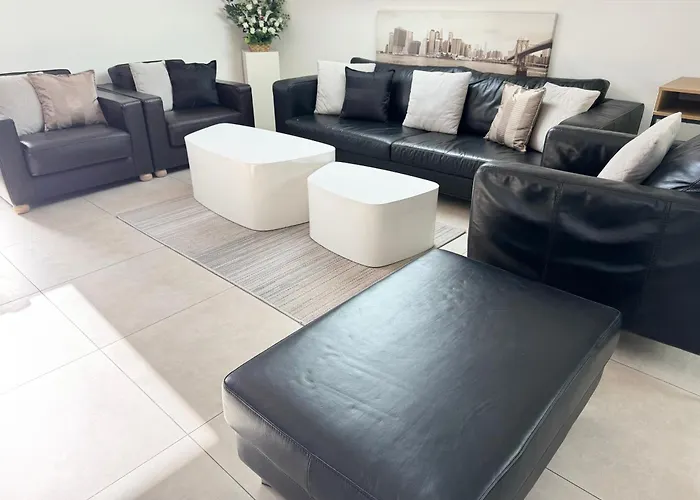 Bes,, Attique Neuf Avec Confort