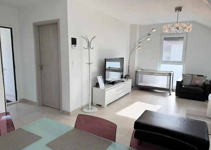 Bes,, Attique Neuf Avec Confort Apartamento