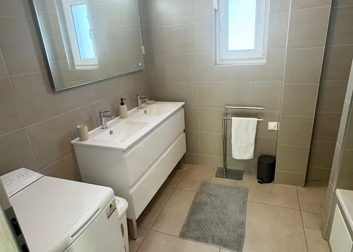 Bes,, Attique Neuf Avec Confort Apartamento *