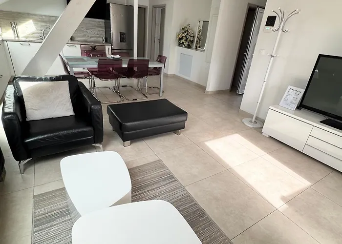 Bes,, Attique Neuf Avec Confort *