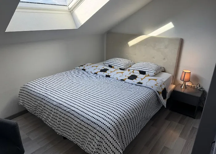 Bes,, Attique Neuf Avec Confort Apartamento *