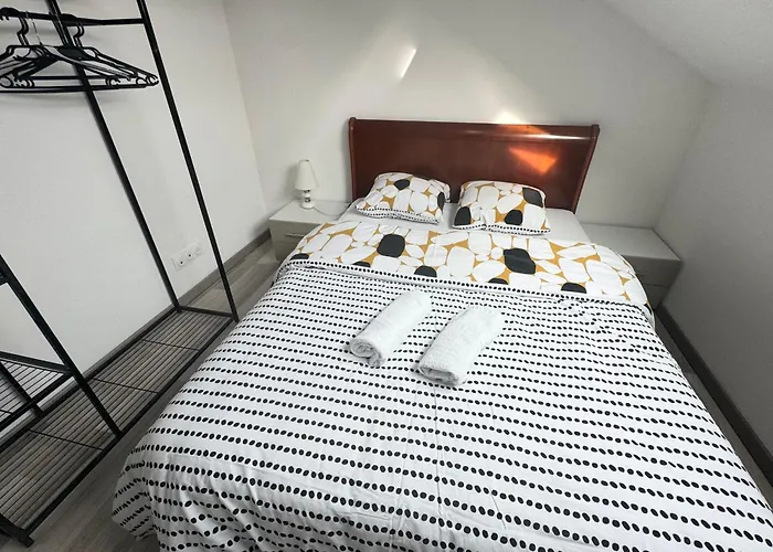 Bes,, Attique Neuf Avec Confort *